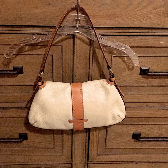 ⭐️ 5/$40. Cole Haan Pebble Leather Handbag - Picture 2 of 11